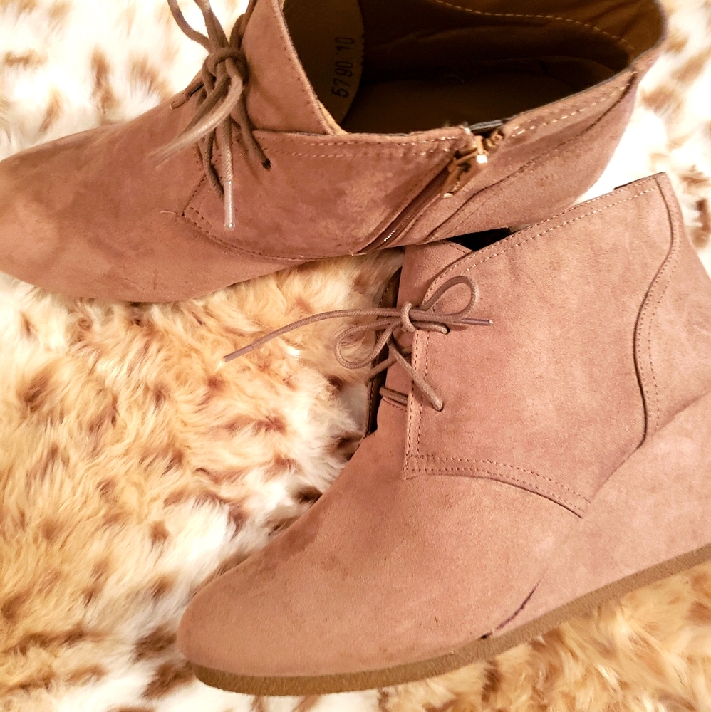 Beige seude ankle heel boots/ Saturday sale